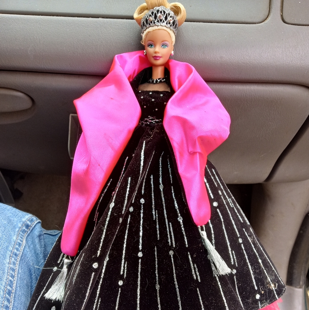 1998 Happy Holidays Barbie Doll Special Edition